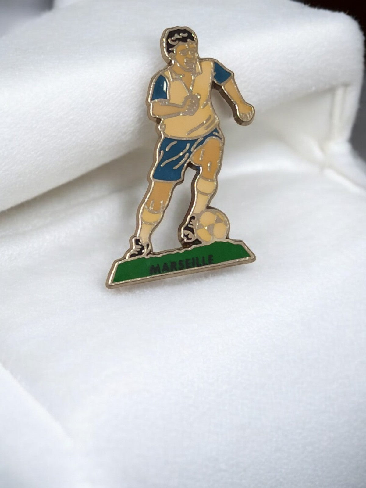 Pin's vintage joueur Olympique de Marseille OM ancien badge rétro football rare