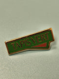 Vintage pin's Tapis Vert vert et rouge, badge ancien collection (Ref 16)