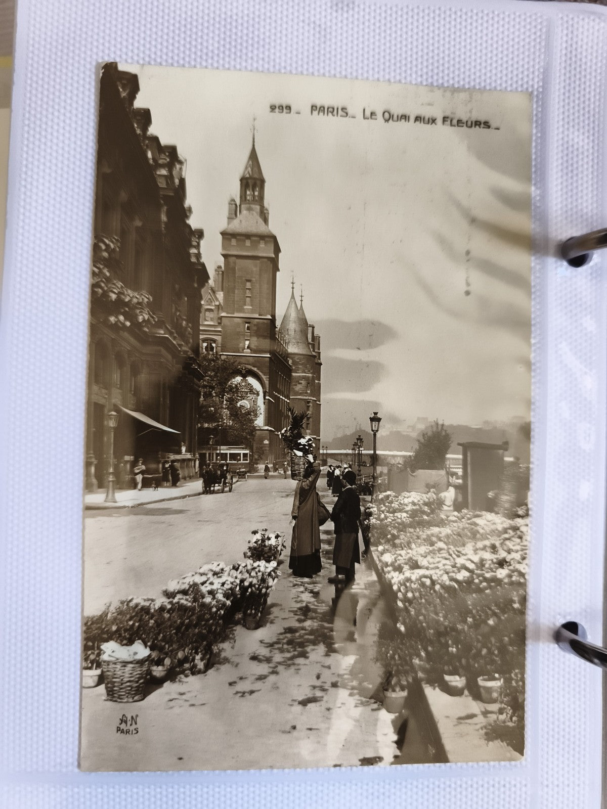 CPA Paris Quai aux Fleurs AN Paris photo ancienne tramway fleurs