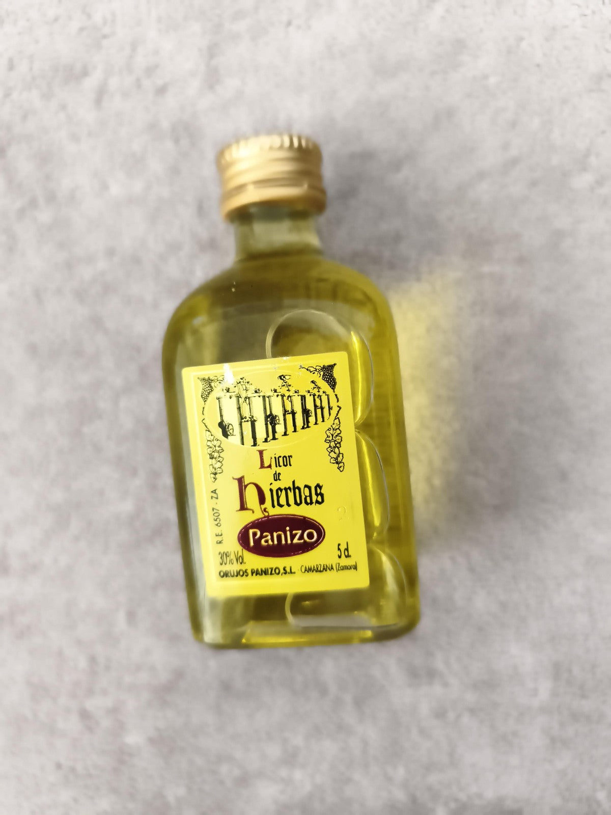 Miniature liqueur Panizo Licor de Hierbas 5cl bouteille carrée jaune