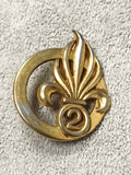 Insigne ancien scoutisme fleur de lys dorée chiffre 2 vintage médaille badge