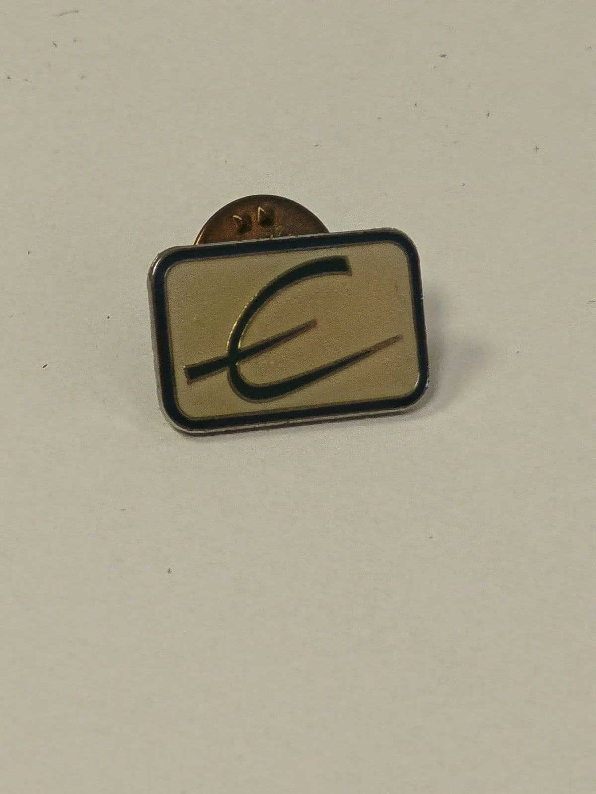Pin's ancien vintage rétro collection badge broche publicitaire objet d?époque