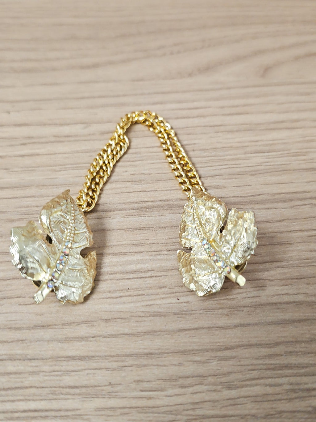 Vintage broche feuille dorée rétro, épingle pull ancien élégante collection