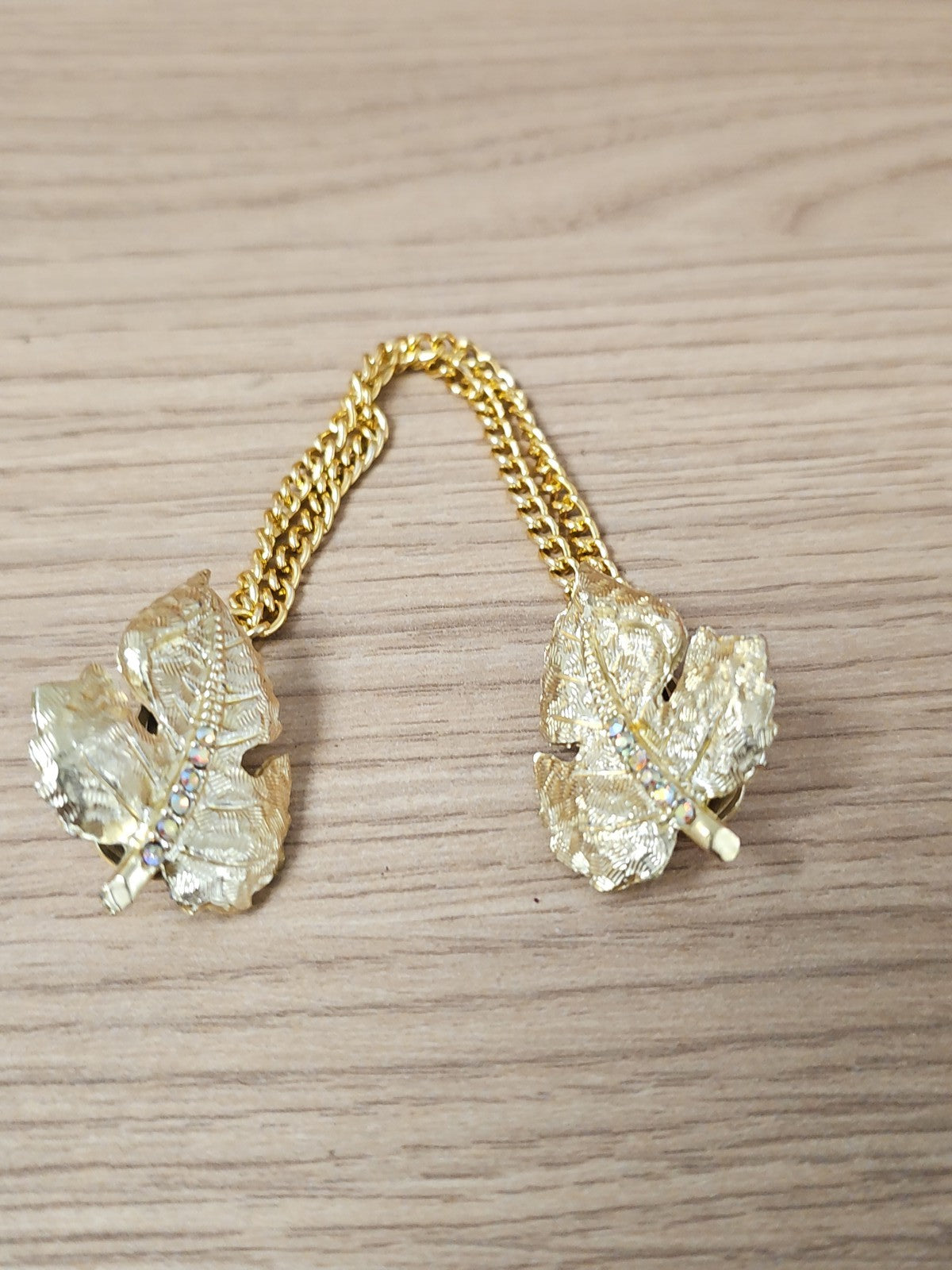 Vintage broche feuille dorée rétro, épingle pull ancien élégante collection