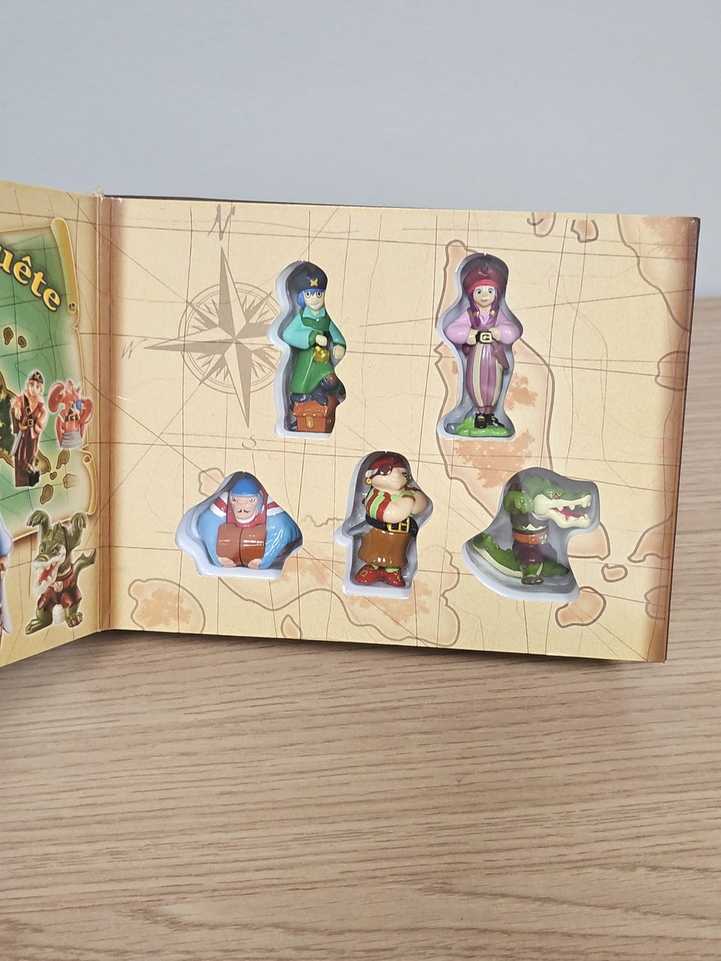 Coffret vintage figurines Kinder anciens monstres pirates rare collection rétro