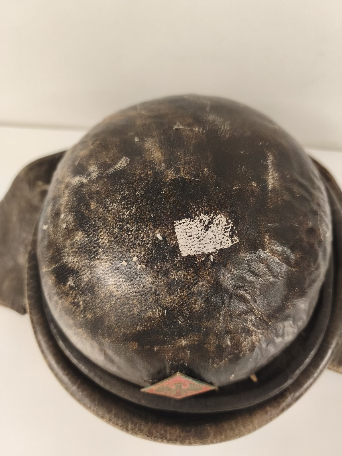 Casque tankiste espagnol modèle 1935 cuir noir insigne rouge