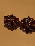 Paire boucles d’oreilles vintage fleurs dorées strass rouge bleu fantaisie