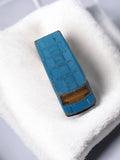 Voiture miniature vintage bleue, modèle ancien rétro, finition patinée