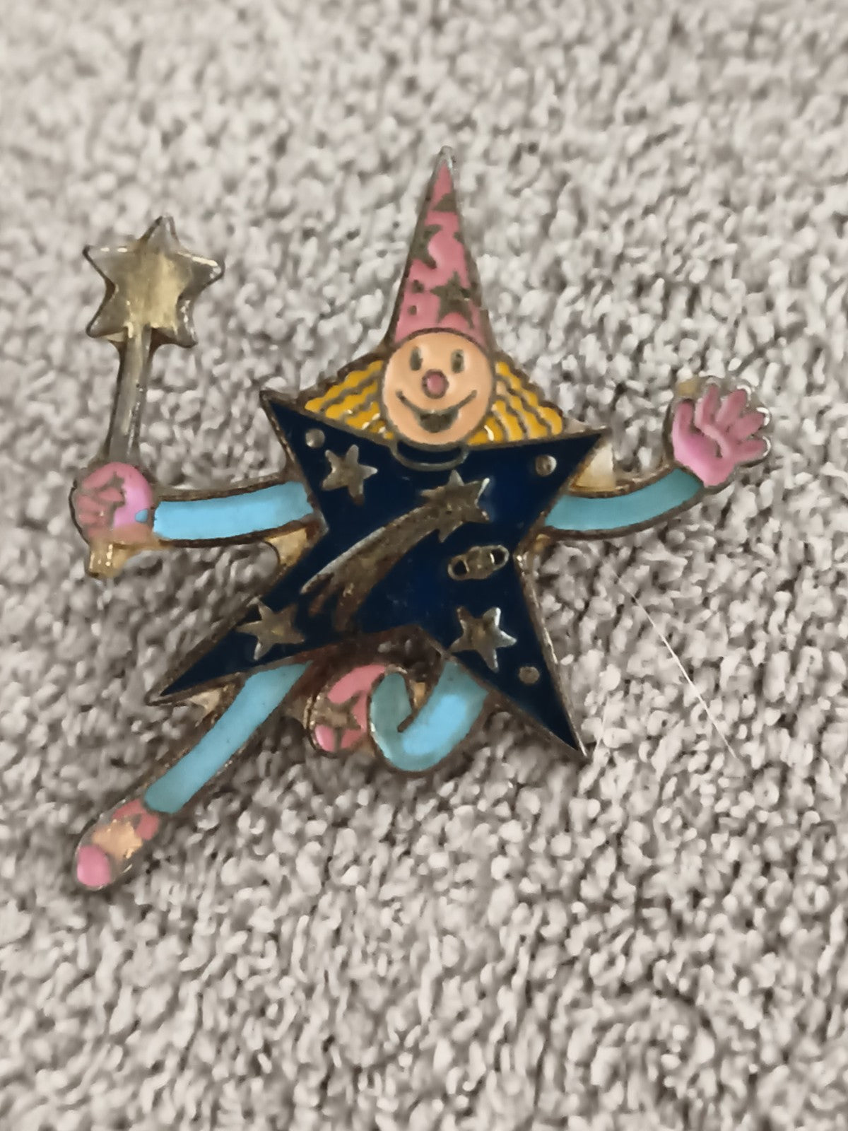 Pin's vintage magicien étoile émaillé bleu rose années 80 badge fantaisie (Ref 4