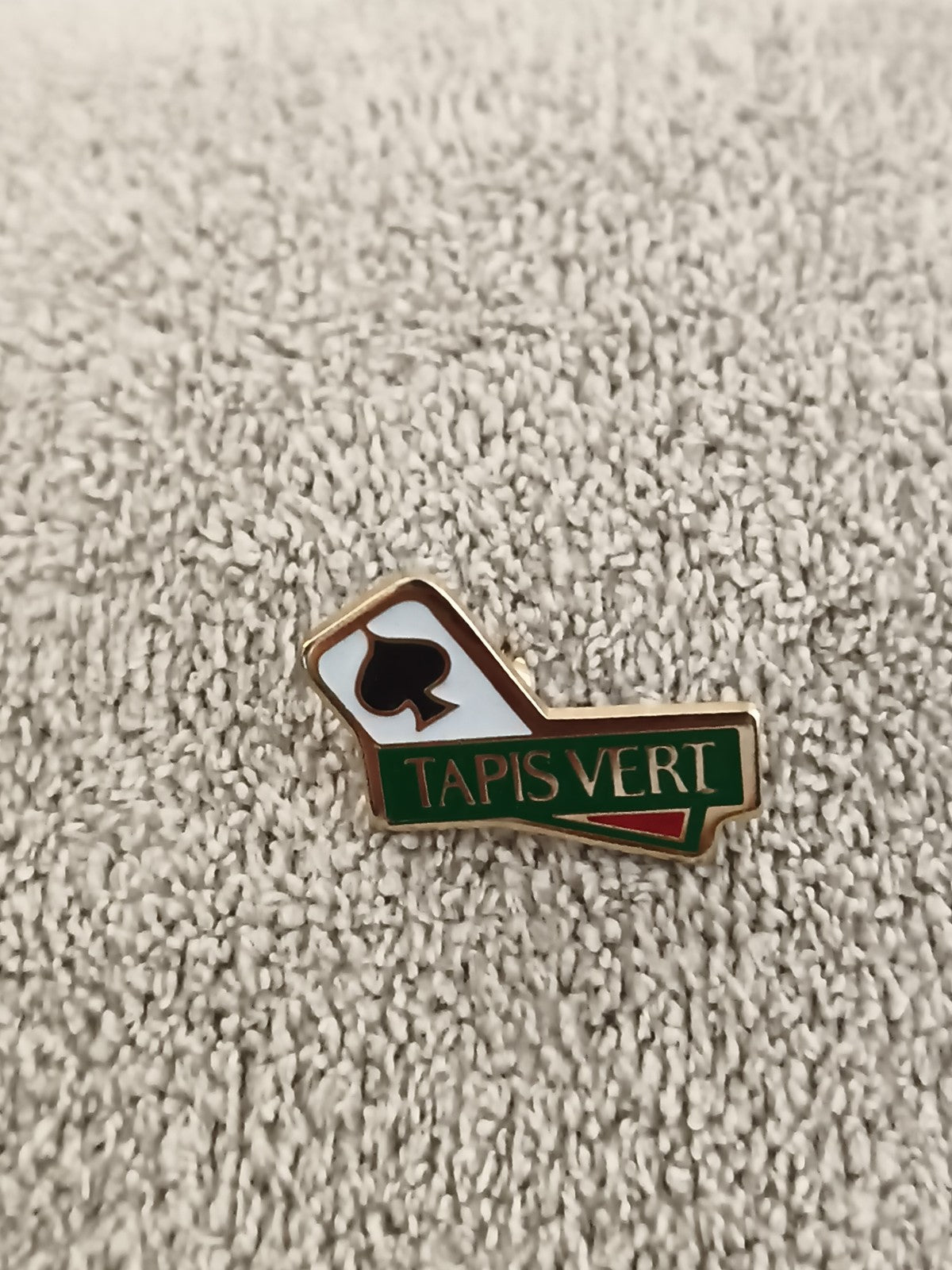 Pin's vintage Tapis Vert jeu de cartes émaillé badge ancien (Ref 2)