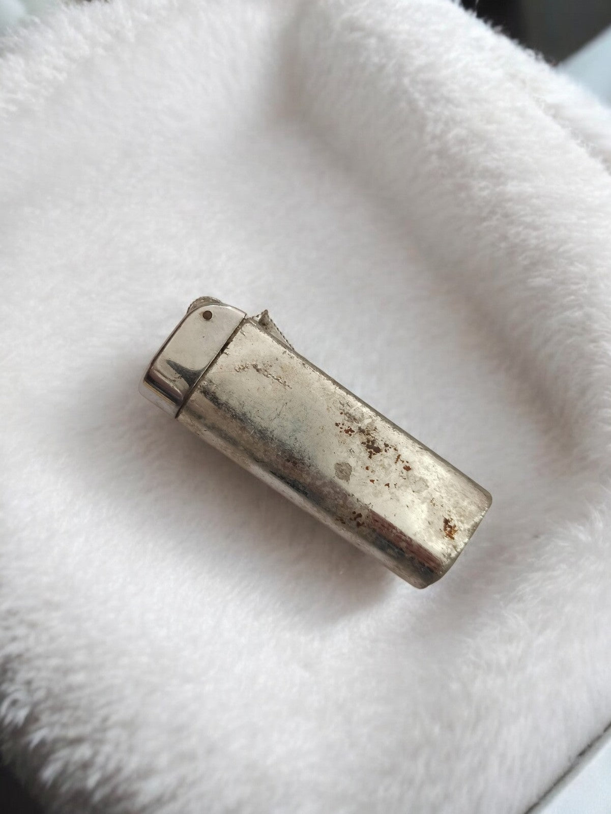Briquet vintage ancien métal argenté, briquet rétro à collectionner, usure visib