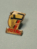 Vintage pin's TOTAL ancien, forme pompe à essence, collection automobile