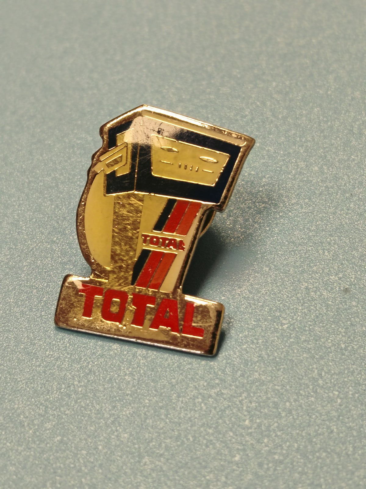 Vintage pin's TOTAL ancien, forme pompe à essence, collection automobile