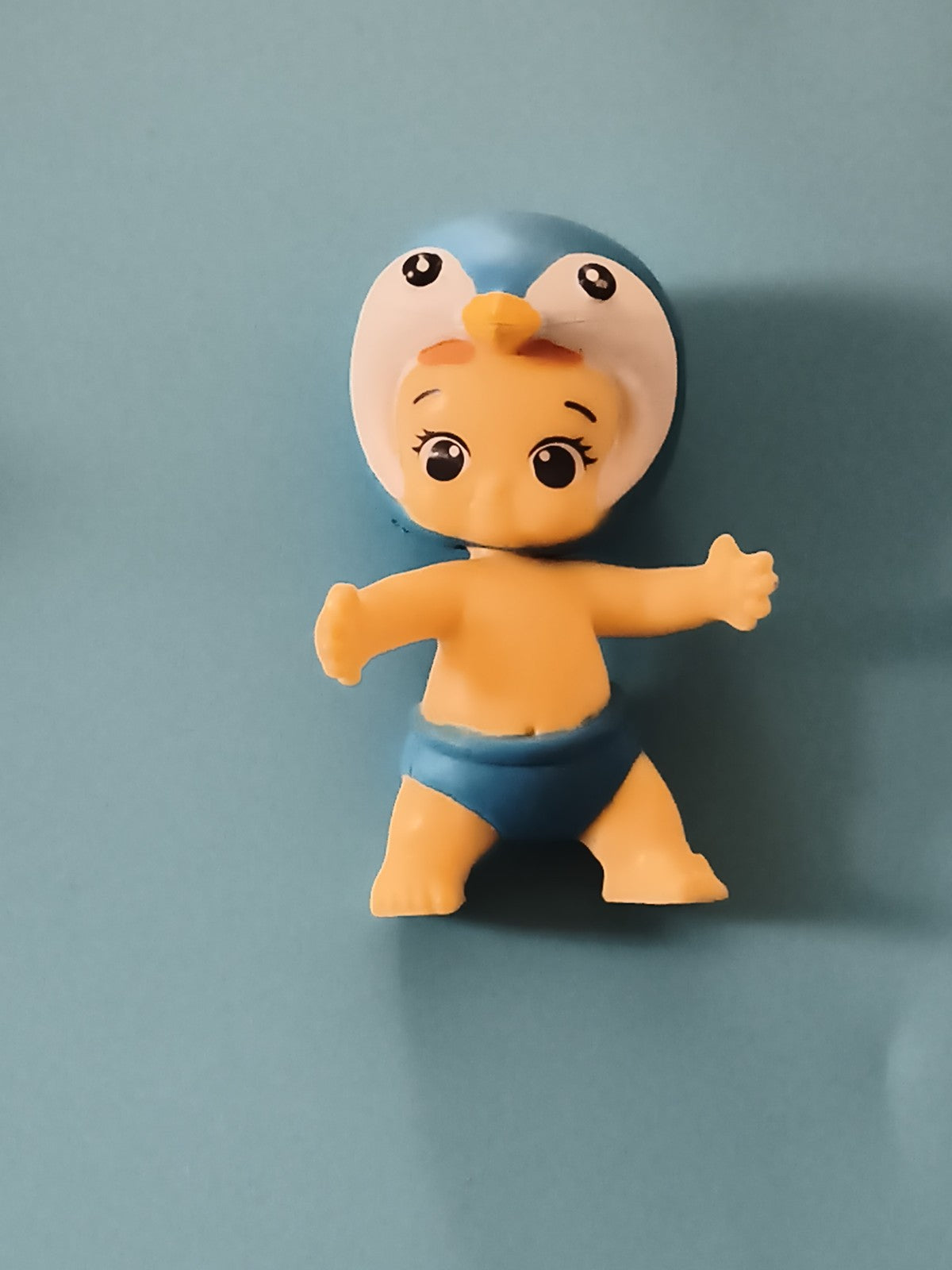 Figurine Twozies bébé animal bonnet pingouin bleu jouet mini personnage