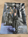 Poster Série TV – Groupe de 5 personnages style années 2000, décor urbain
