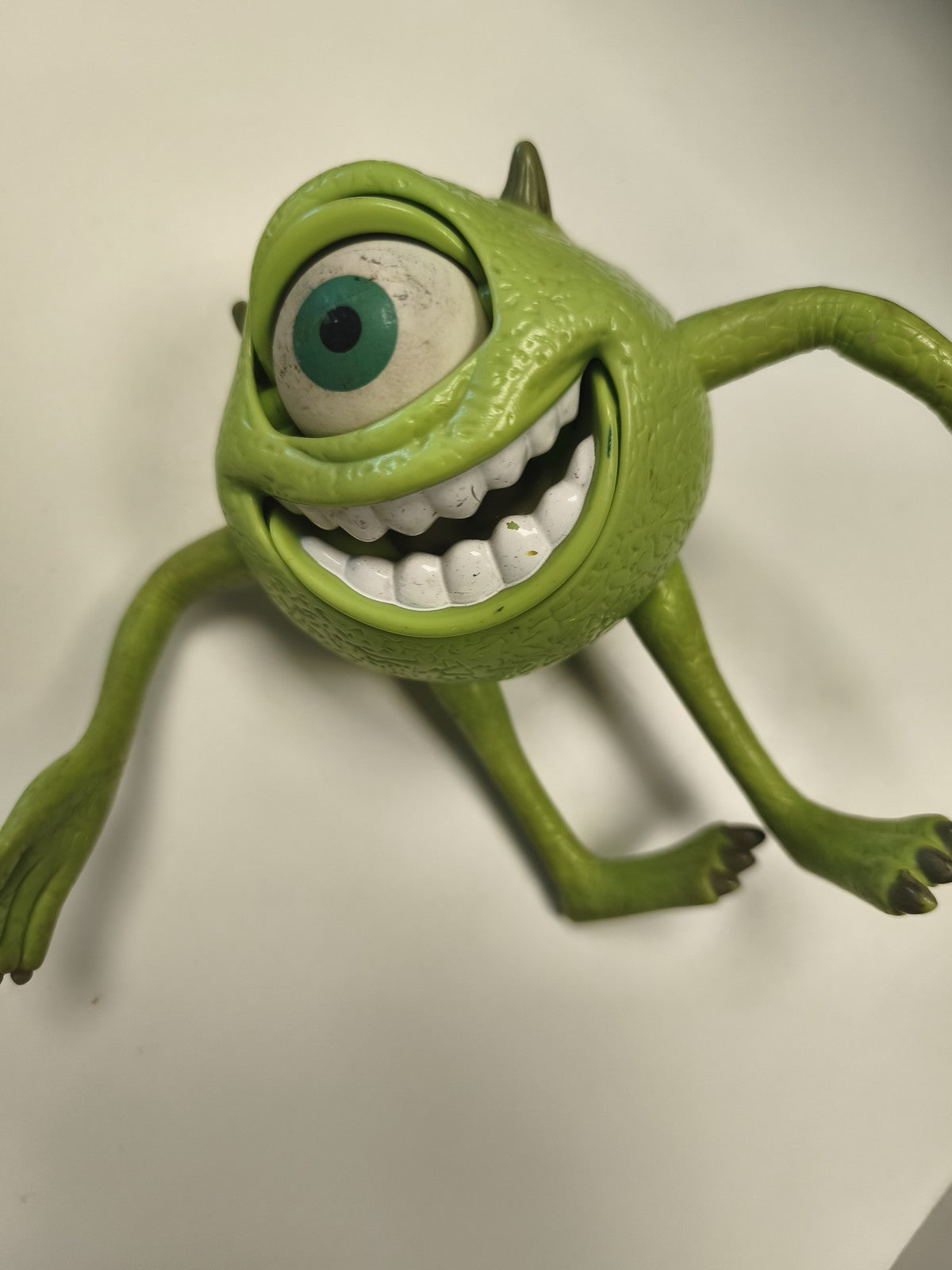 Figurine Disney Monsters Inc Bob personnage film Pixar jouet d'occasion