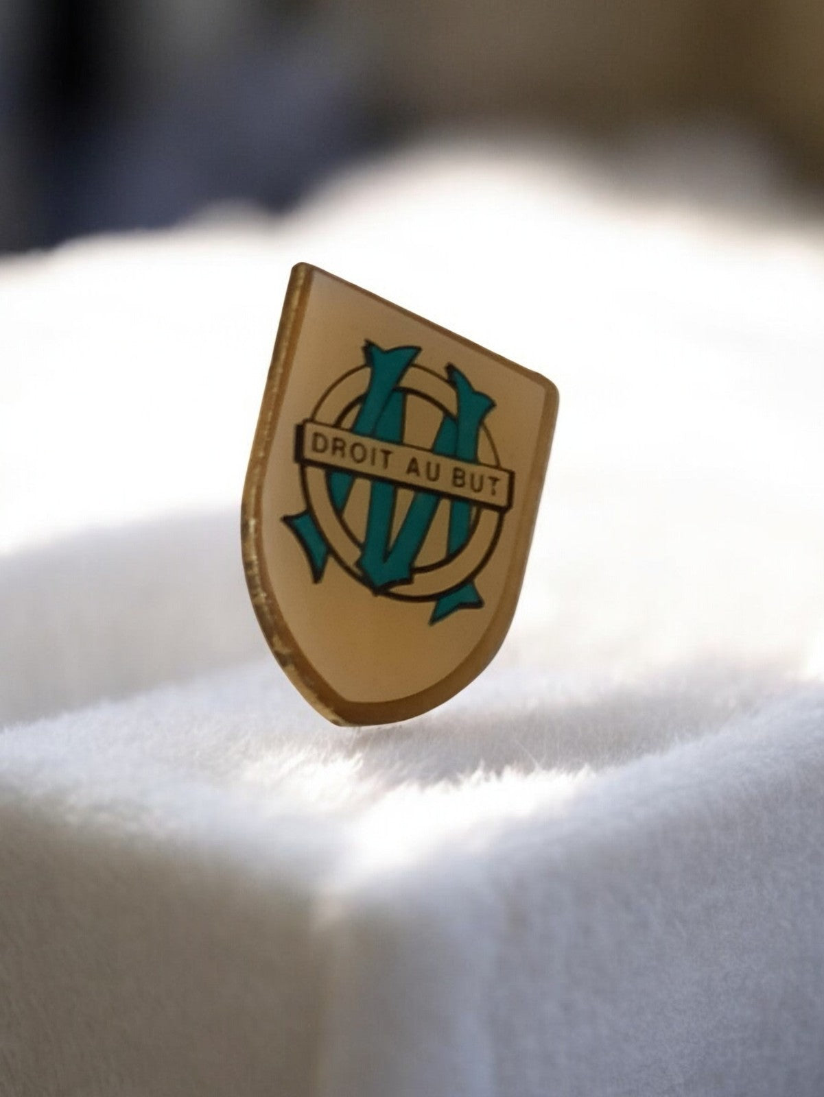 Pin's vintage Olympique de Marseille OM écusson Droit au But rétro ancien
