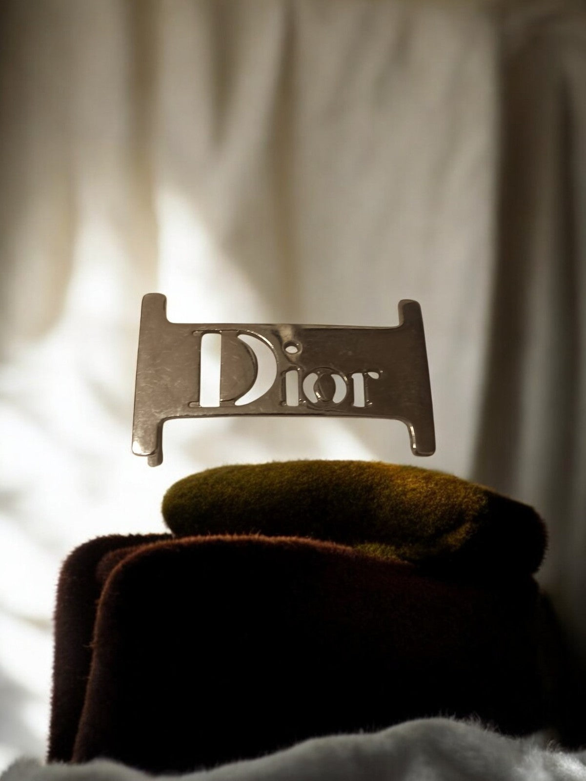 Boucle de ceinture Dior vintage aspect doré logo découpé ceinture rétro