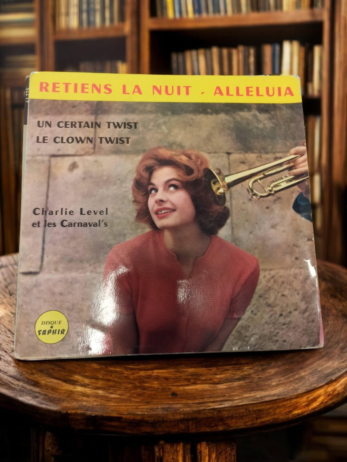 Disque vinyle 45 tours Charlie Level Saphir rétro années 60 pochette twist