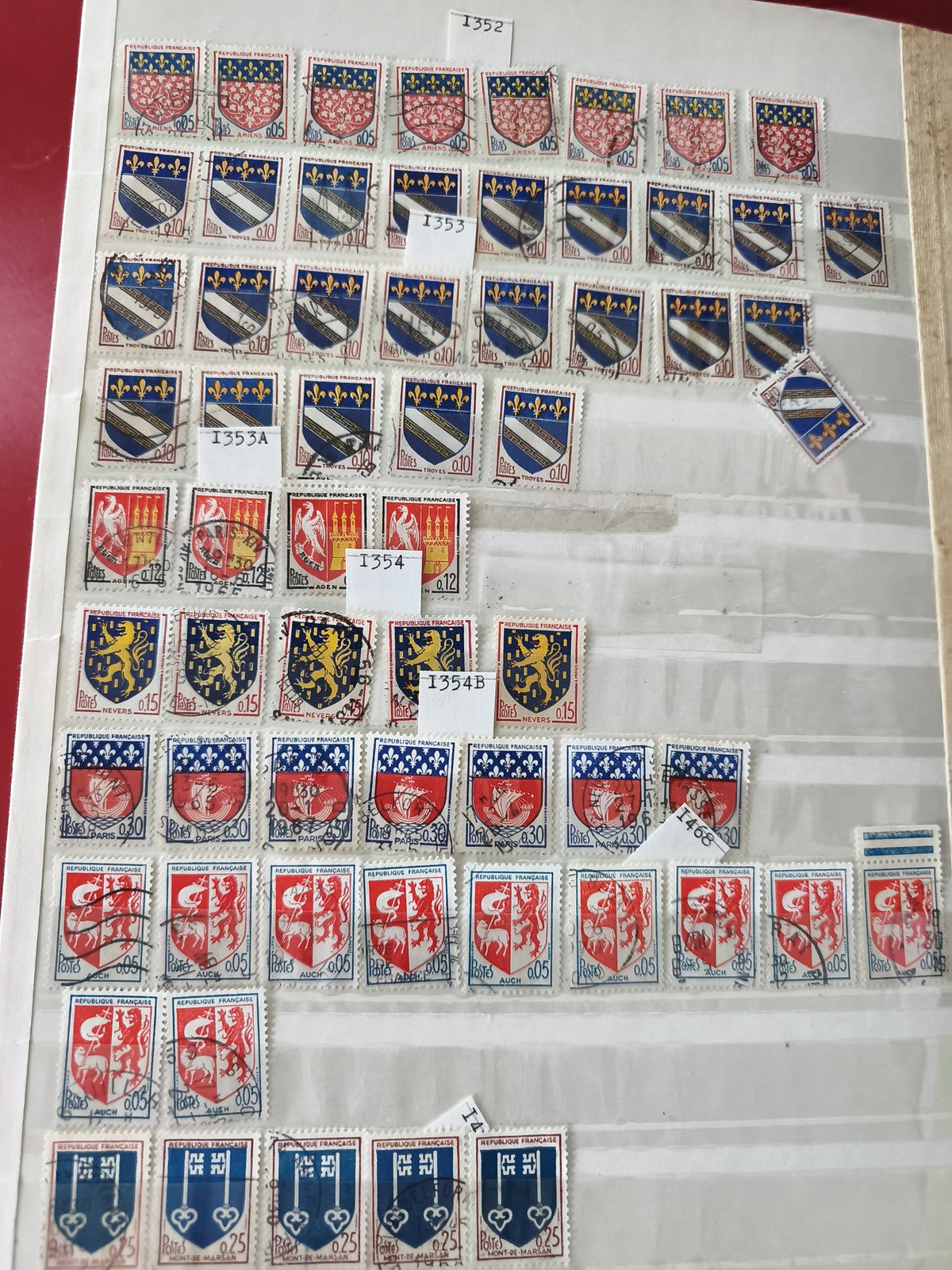 Lot de timbres français oblitérés blasons et armoiries divers formats couleurs