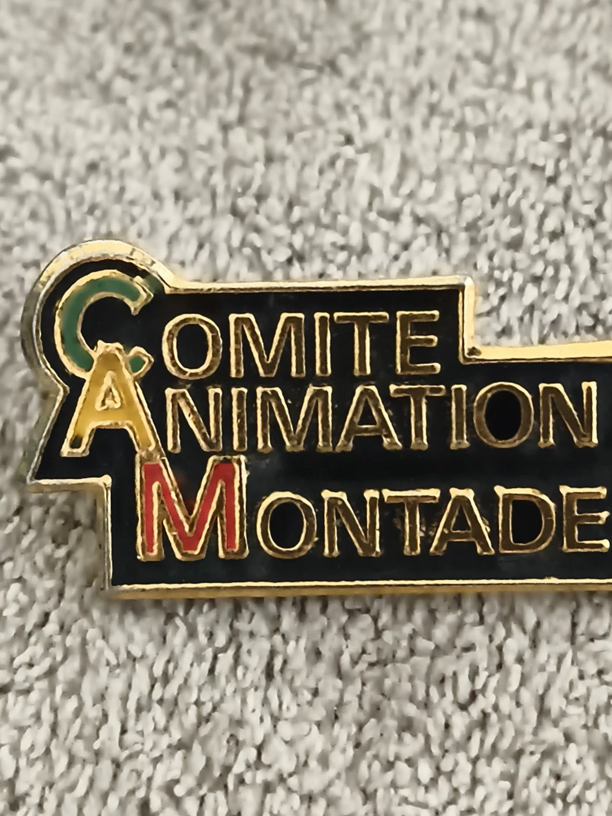 Pin's vintage Comité Animation Montade noir doré, badge ancien émaillé (Ref 1)
