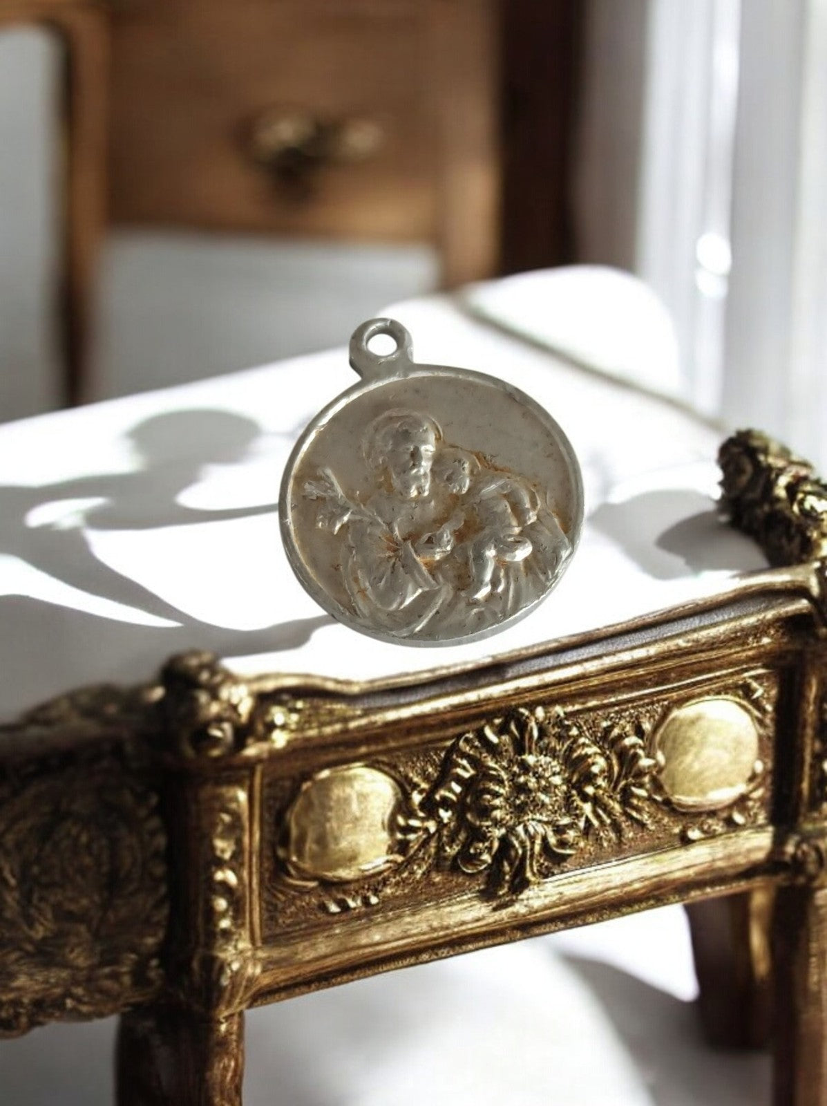 Médaille religieuse vintage dorée, pendentif catholique ancien, Saint et enfant