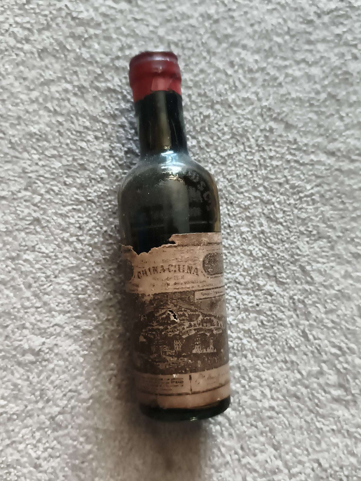 Mignonnette ancienne CHINACHINA liqueur vintage, bouteille apéritif déco bar