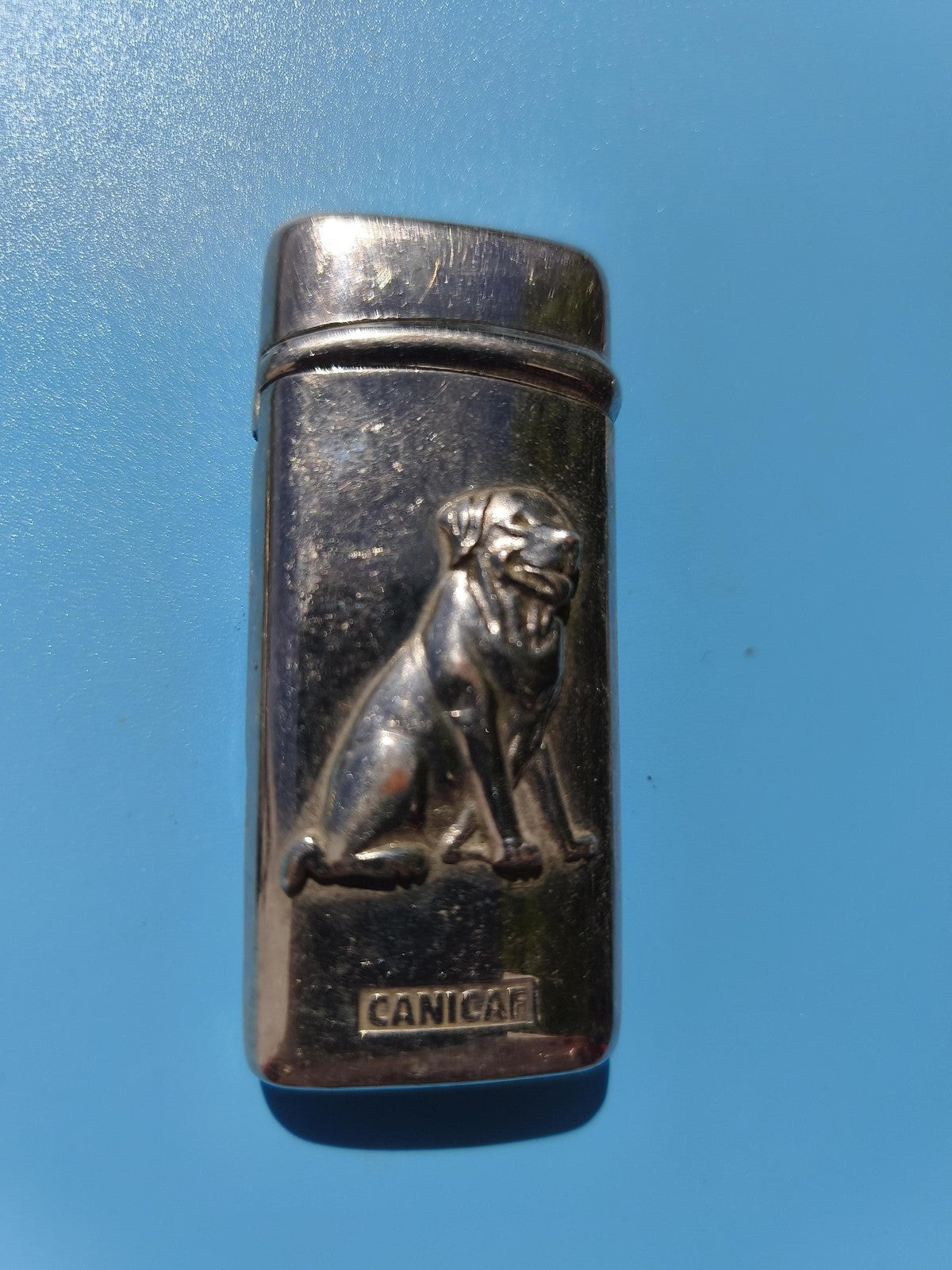 Ancien briquet publicitaire CANICAF chien relief métal, collection vintage
