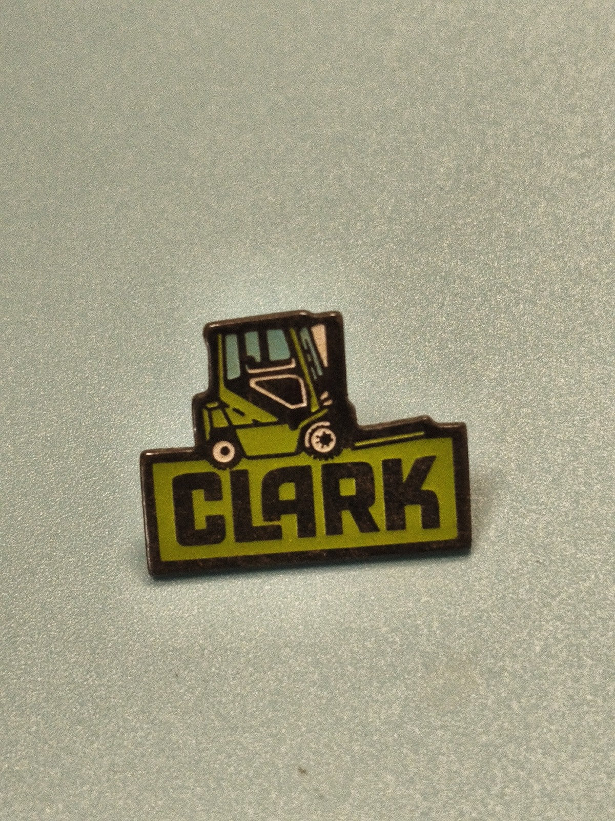 Pin's vintage Clark chariot élévateur vert ancien, collection transport (Ref 1)