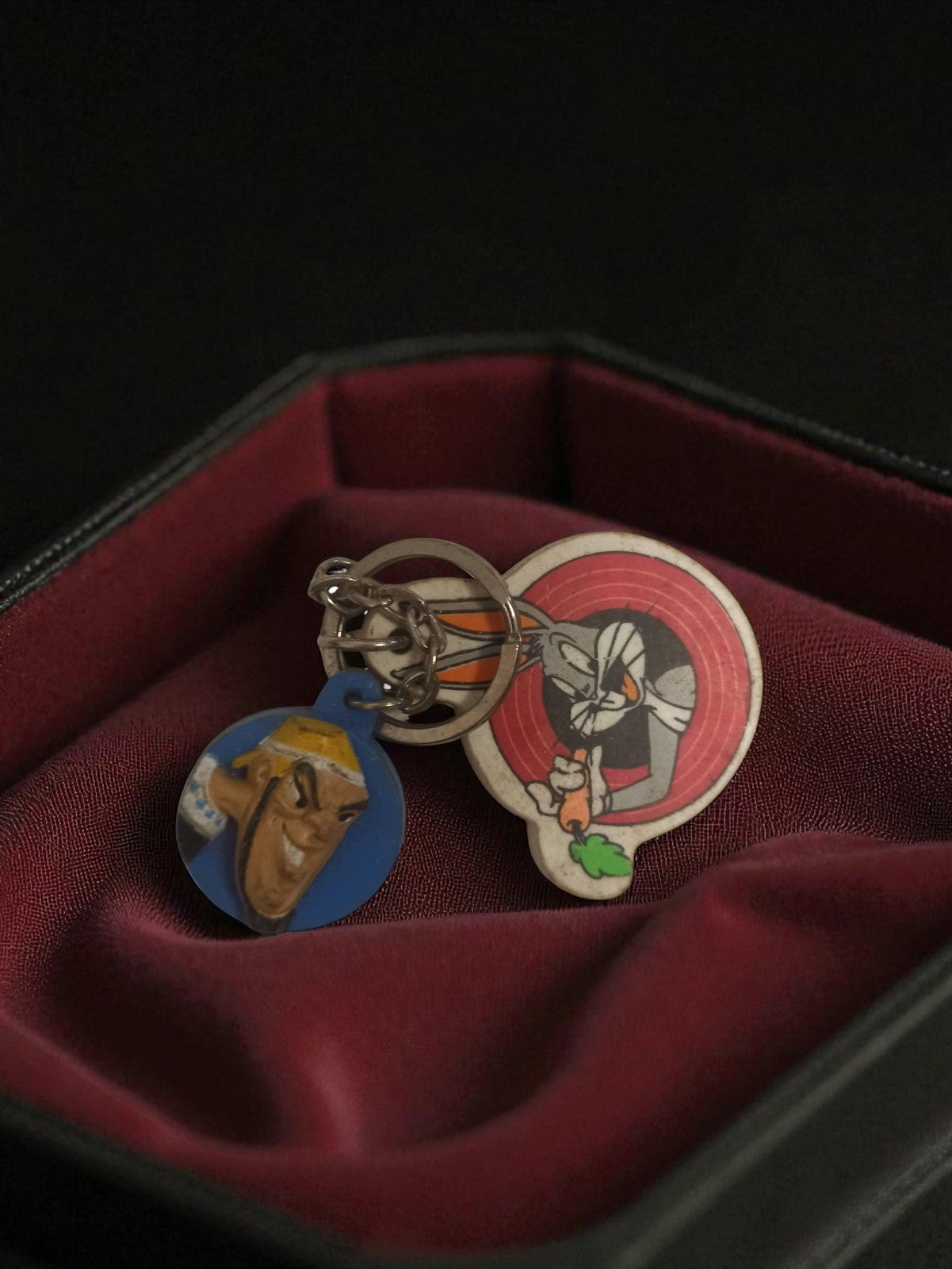 Porte-clés vintage Bugs Bunny et personnage cartoon ancien rétro objet publicita