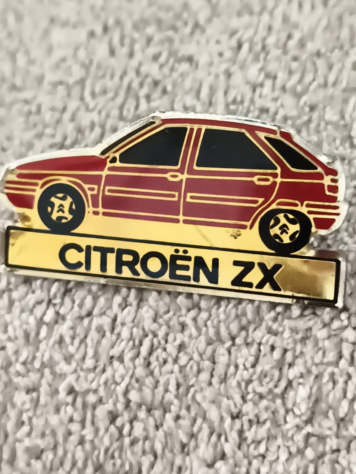 Pin's Citroën ZX vintage voiture rouge badge auto rétro (Ref 5)
