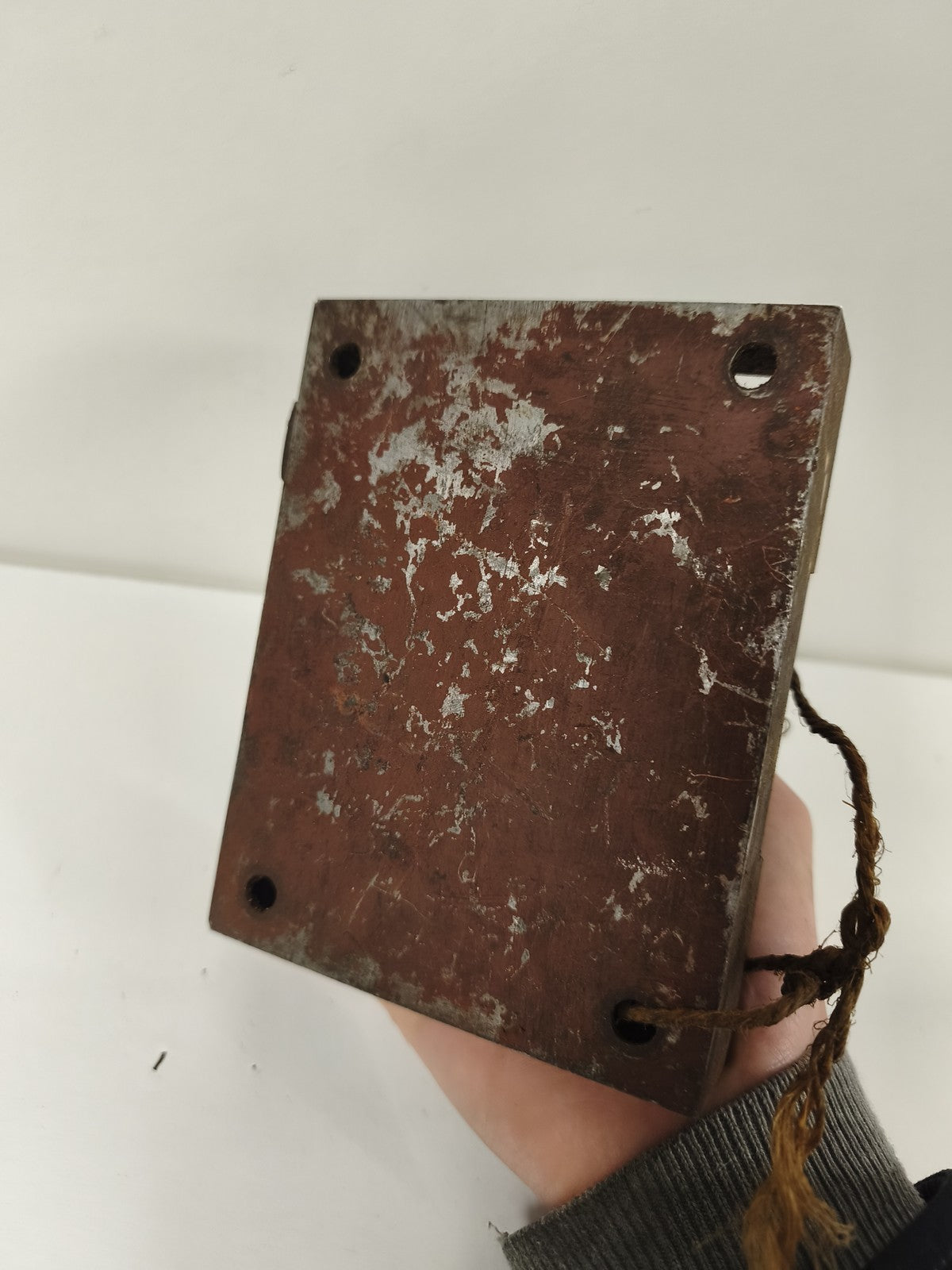 Ancienne poignée serrure de porte en métal, patine rouille, déco vintage