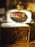 Pin's vintage ancien pompier voiture rouge émaillé collection à identifier