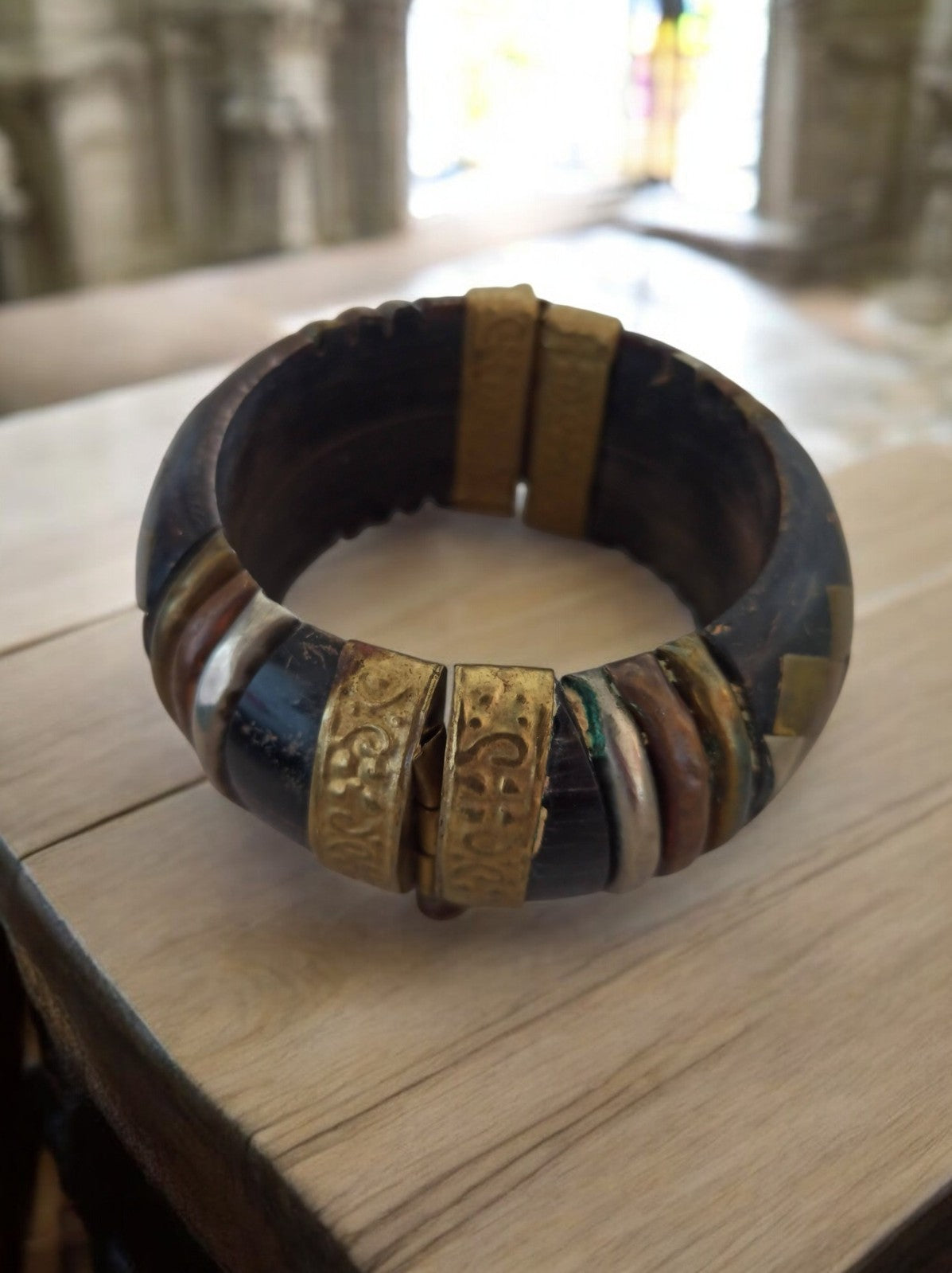 Vintage ethnisches Armband aus Horn und Messing, afrikanischer Tribalschmuck