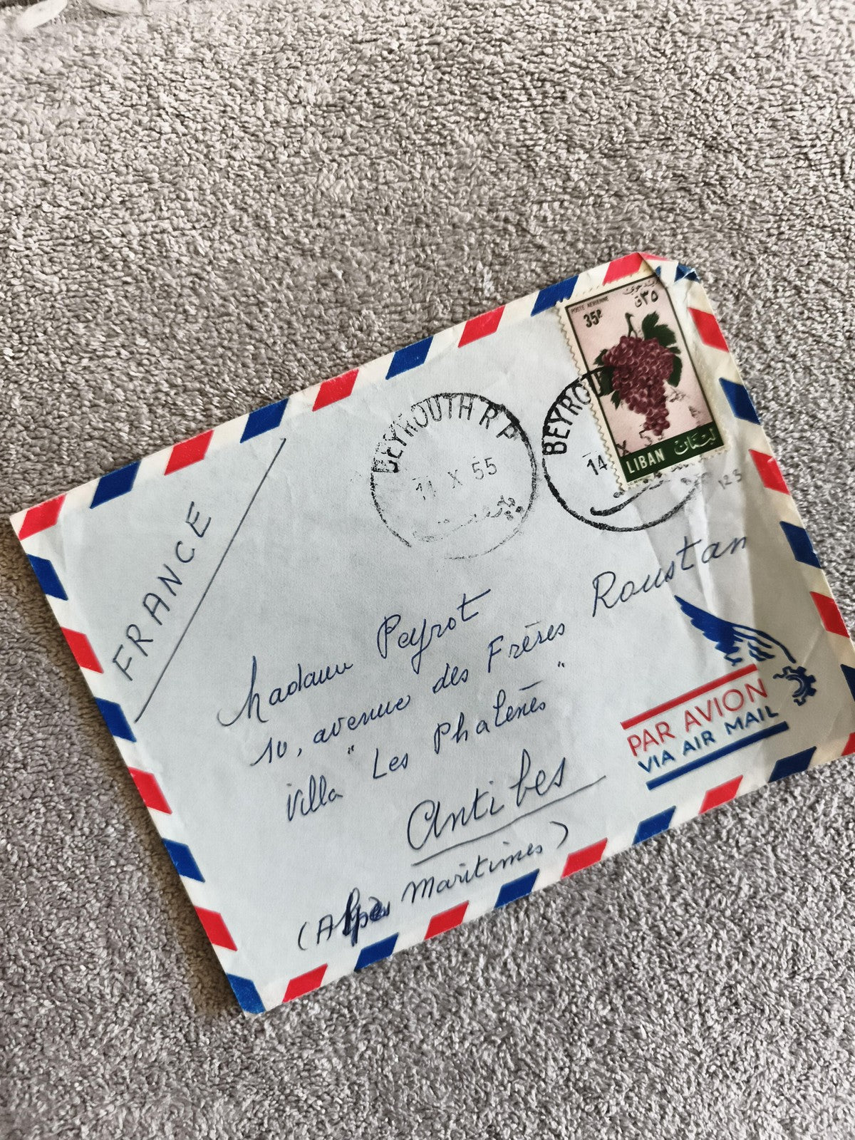 Lettre airmail Liban 1955 timbre raisin, enveloppe Par Avion France Antibes