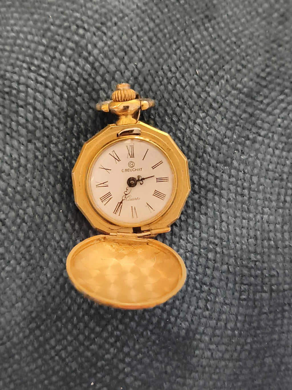 Montre pendentif vintage Beuchat à quartz dorée, cadran romain, montre ancienne