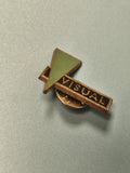 Vintage pin's VISUAL triangle émaillé vert doré badge ancien collection (Ref 1)