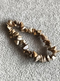 Bracelet pierres naturelles beige marron éclats irréguliers style minéral