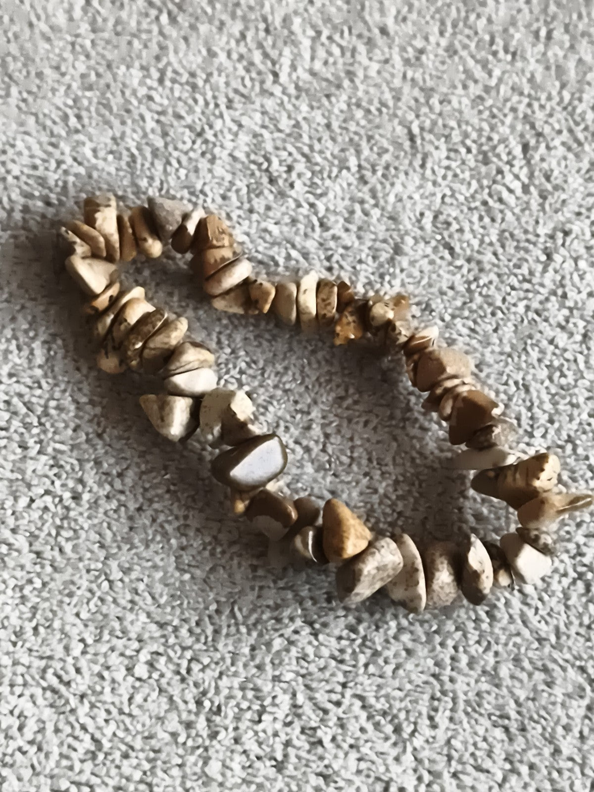 Bracelet pierres naturelles beige marron éclats irréguliers style minéral