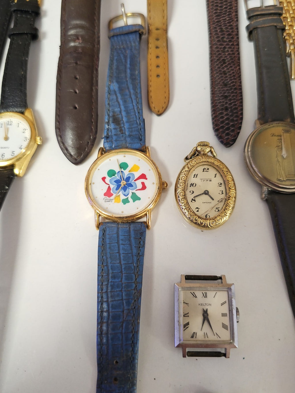 Lot montres anciennes vintage à restaurer, pièces horlogerie rétro non testées