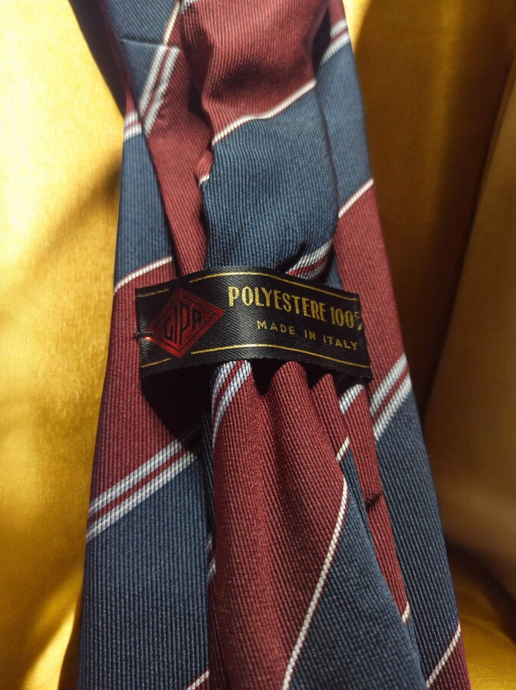 Cravate vintage Gipade rayée bordeaux bleu rétro élégant homme accessoire