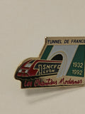 Pin's ancien Tunnel de France vintage, badge rétro collection années 80 90 rare