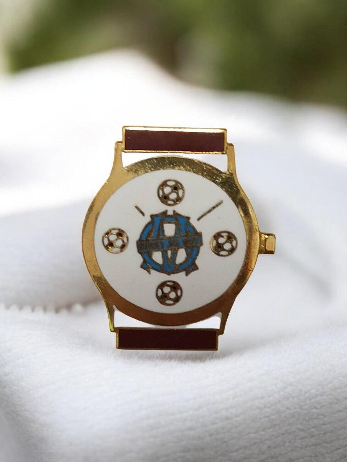 Pin's vintage Olympique de Marseille OM montre émaillée football ancien badge