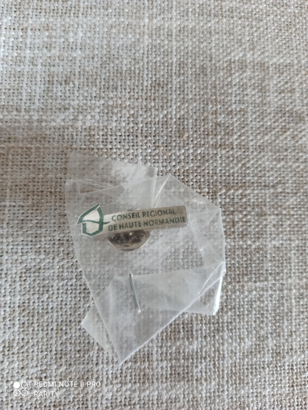 Pin's vintage Conseil Régional Haute-Normandie logo vert badge ancien