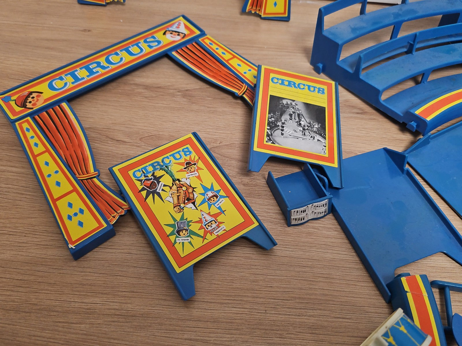 Set Playmobil cirque rétro ancien, collection vintage, figurines et accessoires