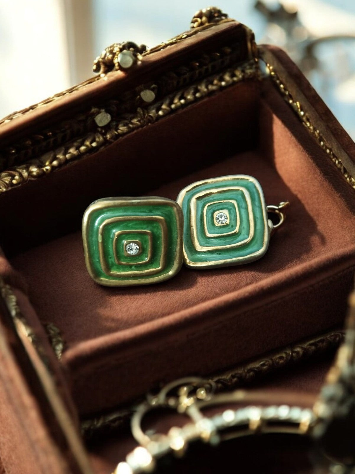 Boucles d’oreilles vintage rétro vert doré carré fantaisie style années 70