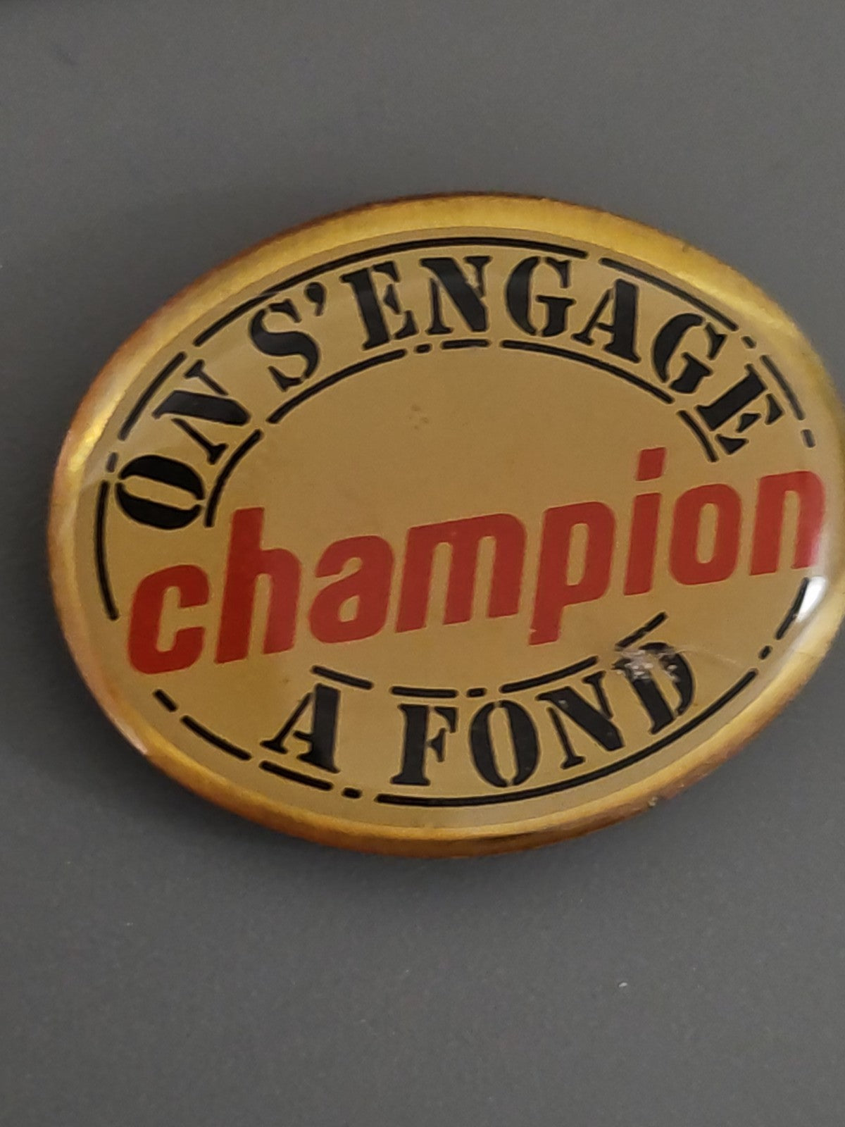 Pin's vintage ancien supermarché Champion collection rétro badge publicitaire ra