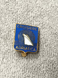 Pin's ancien Croisière Adriatica bleu doré badge émail vintage bateau