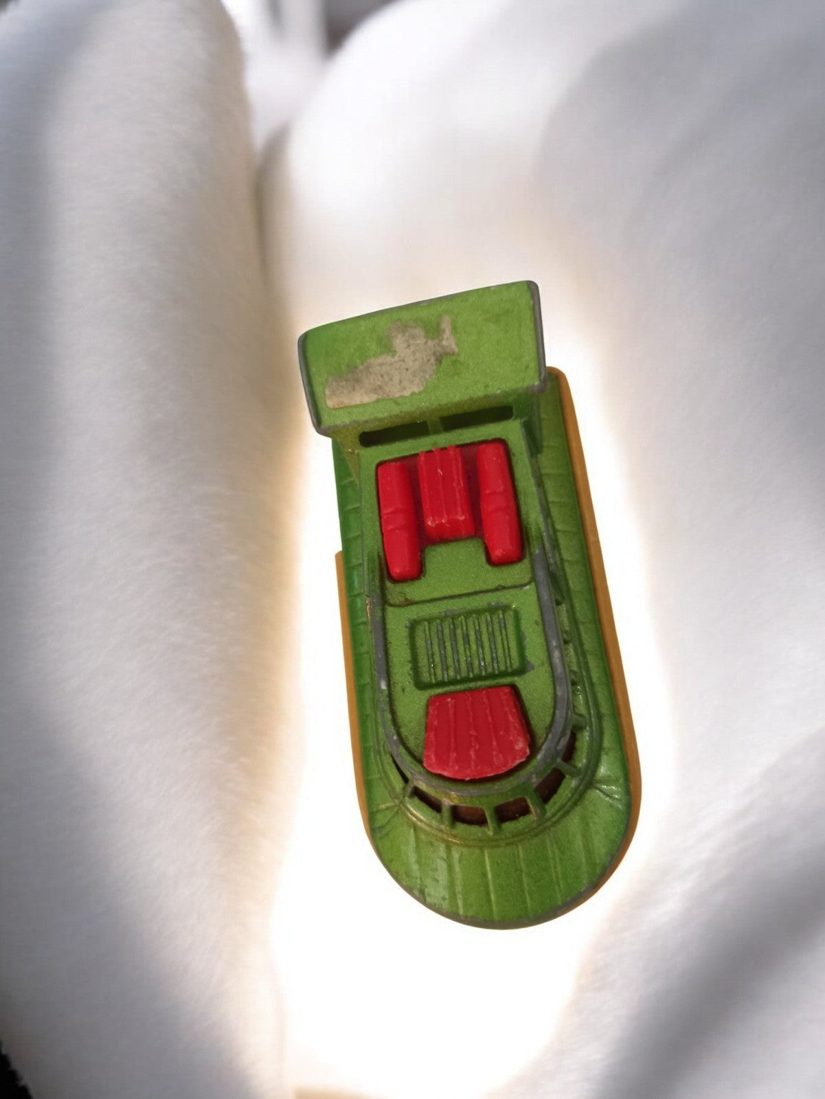 Bateau miniature ancien vintage vert rouge, jouet rétro déco d’occasion