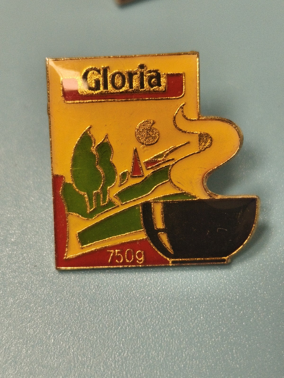 Pin's publicitaire vintage Gloria 750g émaillé, collection, motif paysage